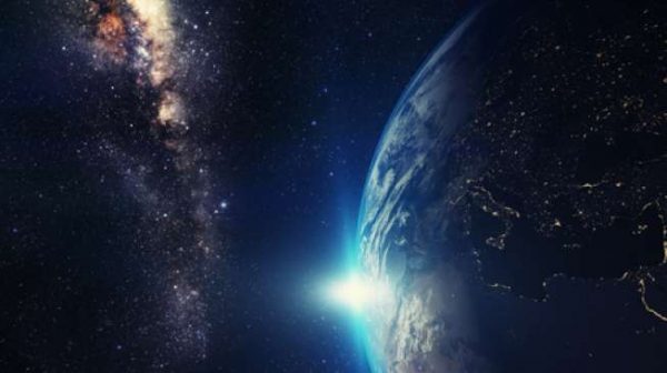 Mungkinkah Kilatan Cahaya Kosmik Misterius Menjadi Kekuatan Pesawat Luar Angkasa Alien?