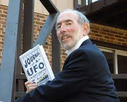 Cara Melihat UFO Menurut David J. Halperin